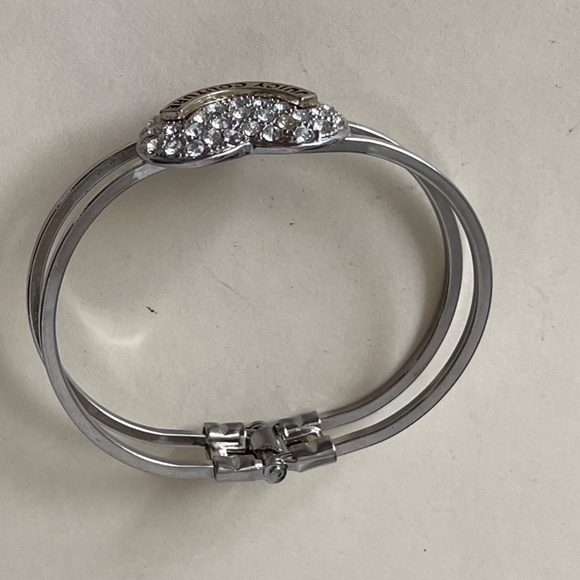 Juicy Couture Clear Crystal Heart Hinged, Clamper silver tone bracelet - Picture 4 of 5